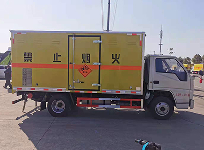 通海爆破器材运输车工人安全操作规范与智能技术保障
